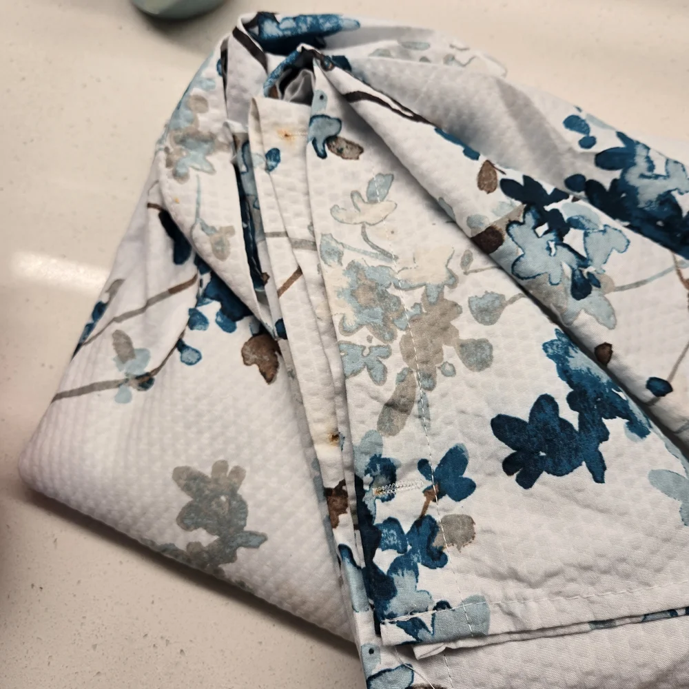 Floral Blue and White Decor For Bathroom